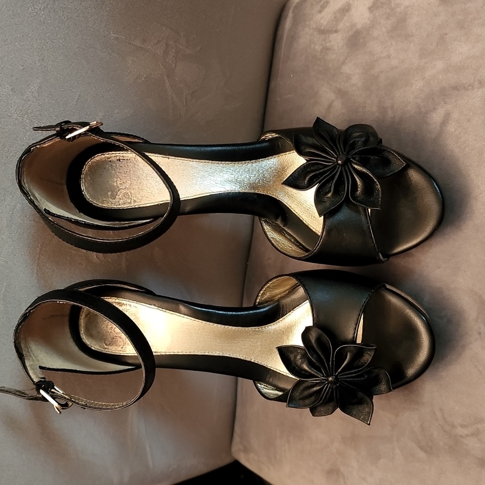 Sofft Black Gold Cork Floral Peep Toe Heels 9.5 M